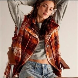 We The Free People Wrapped Up Blanket Vest Womens Large Burnt Orange Plaid Cozy!